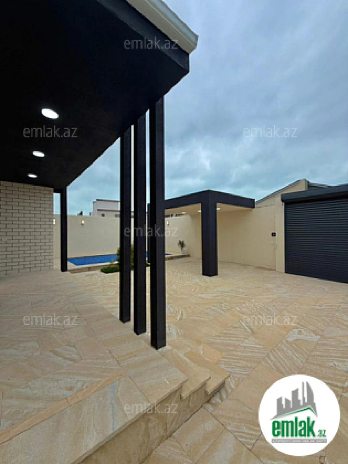 Satılır 4 otaqlı mənzil 150 m²