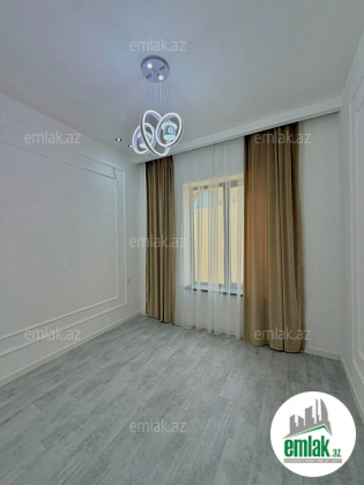 Satılır 4 otaqlı mənzil 150 m²