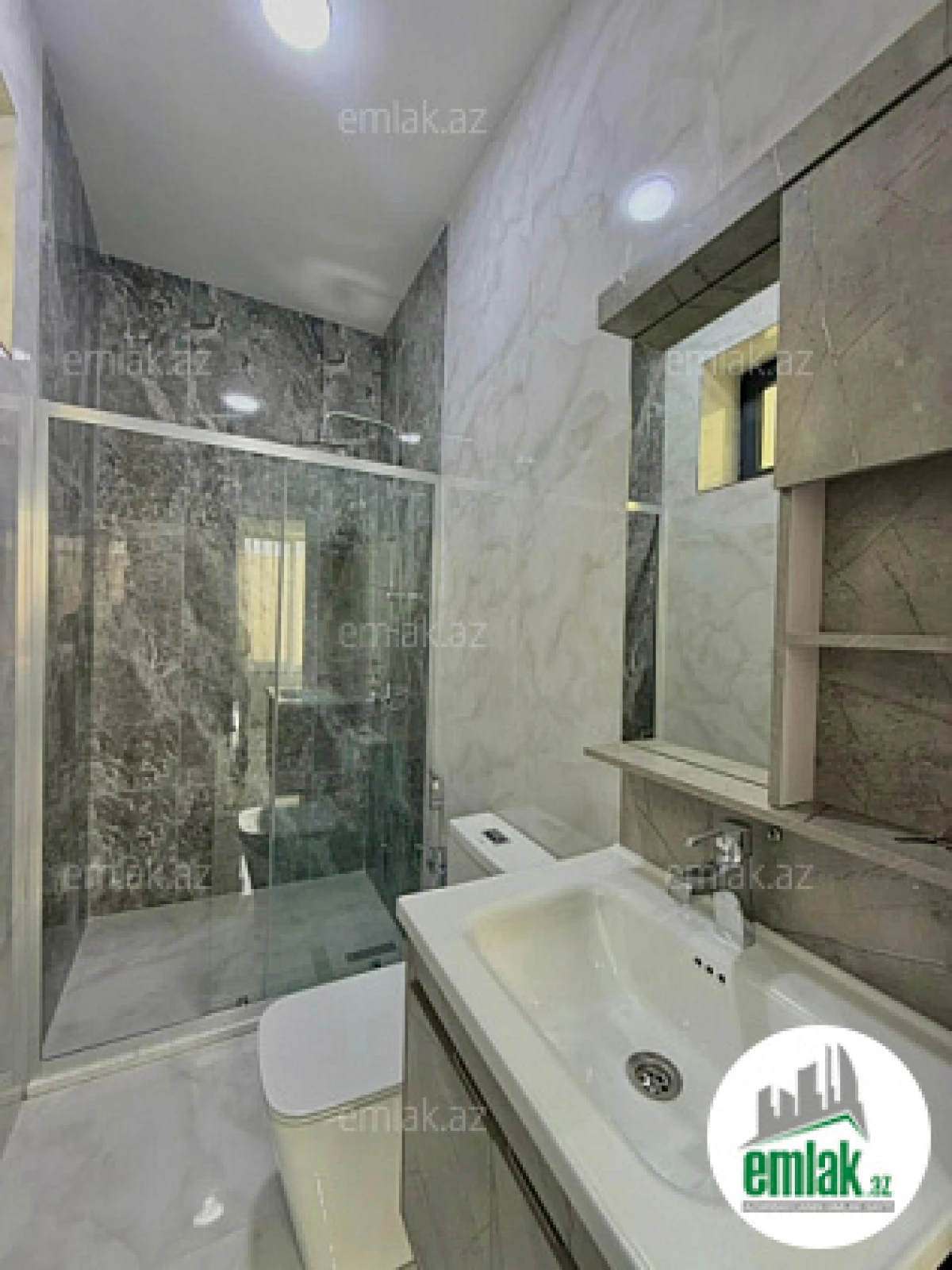 Satılır 4 otaqlı mənzil 150 m²