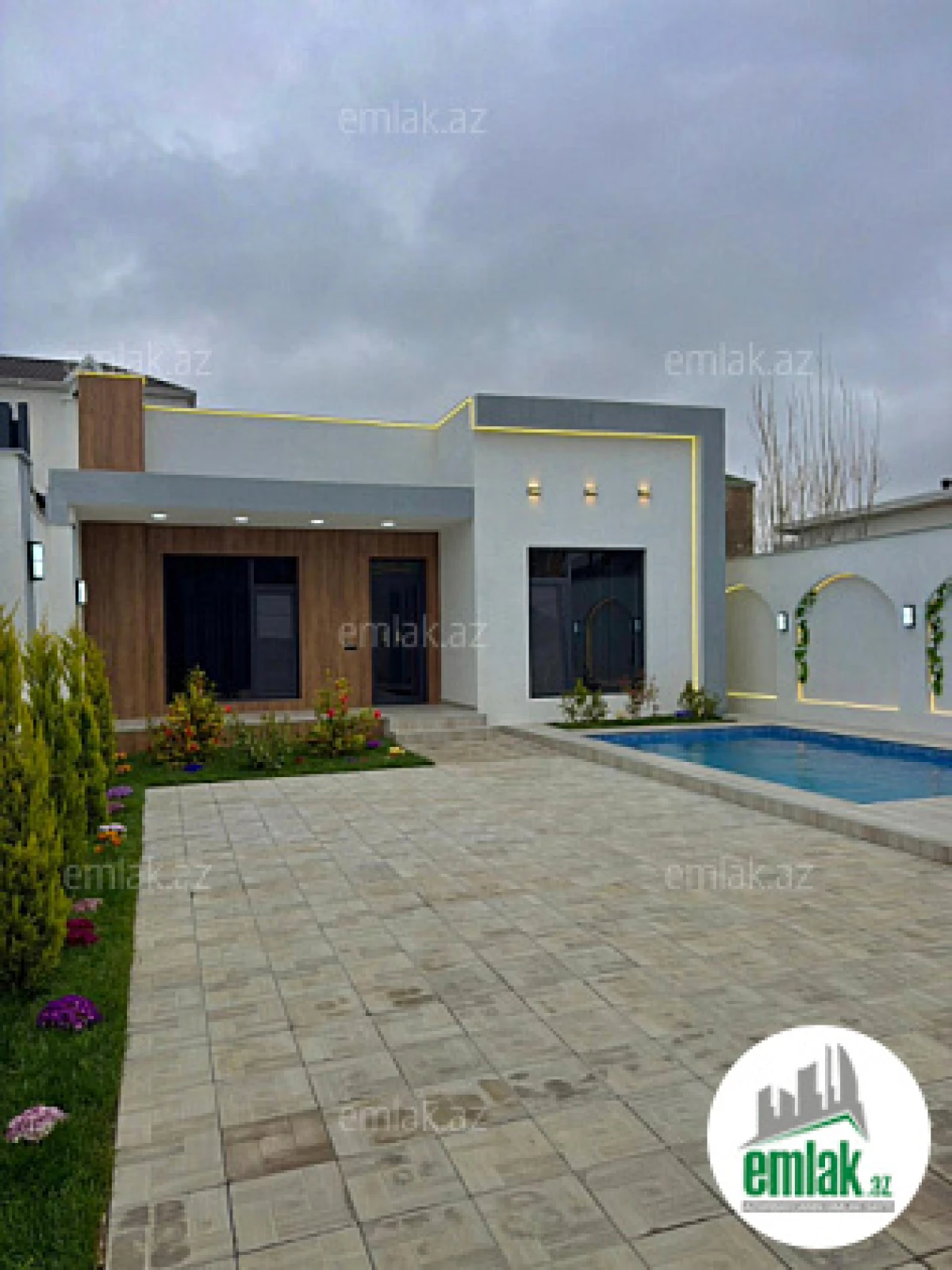 Satılır 4 otaqlı mənzil 150 m²