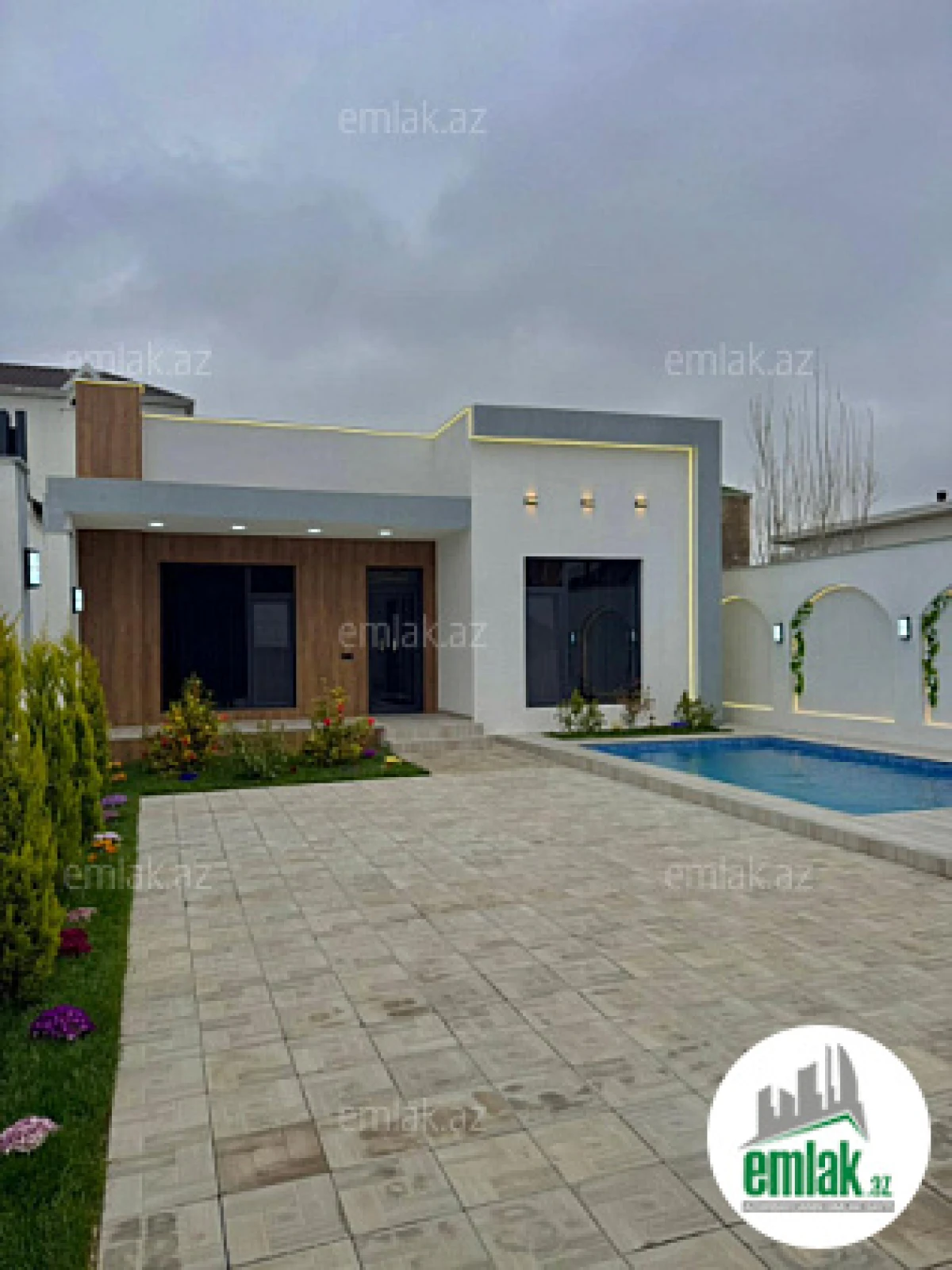 Satılır 4 otaqlı mənzil 150 m²