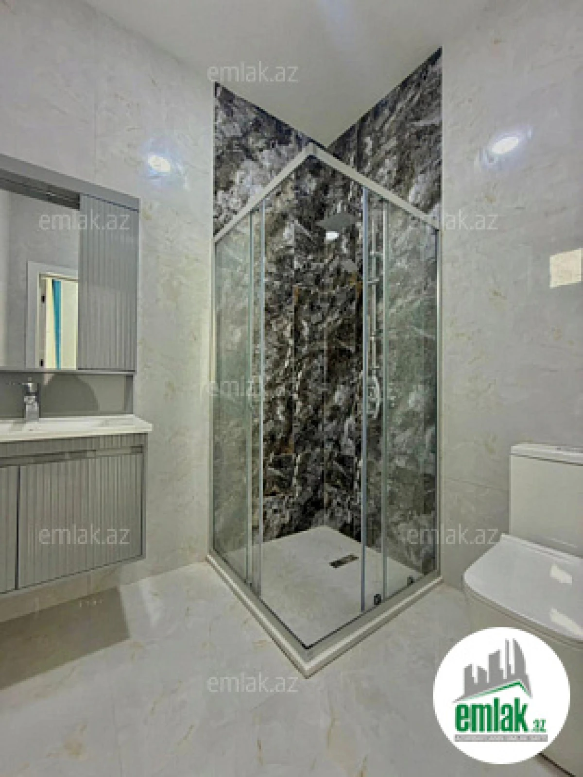 Satılır 4 otaqlı mənzil 150 m²