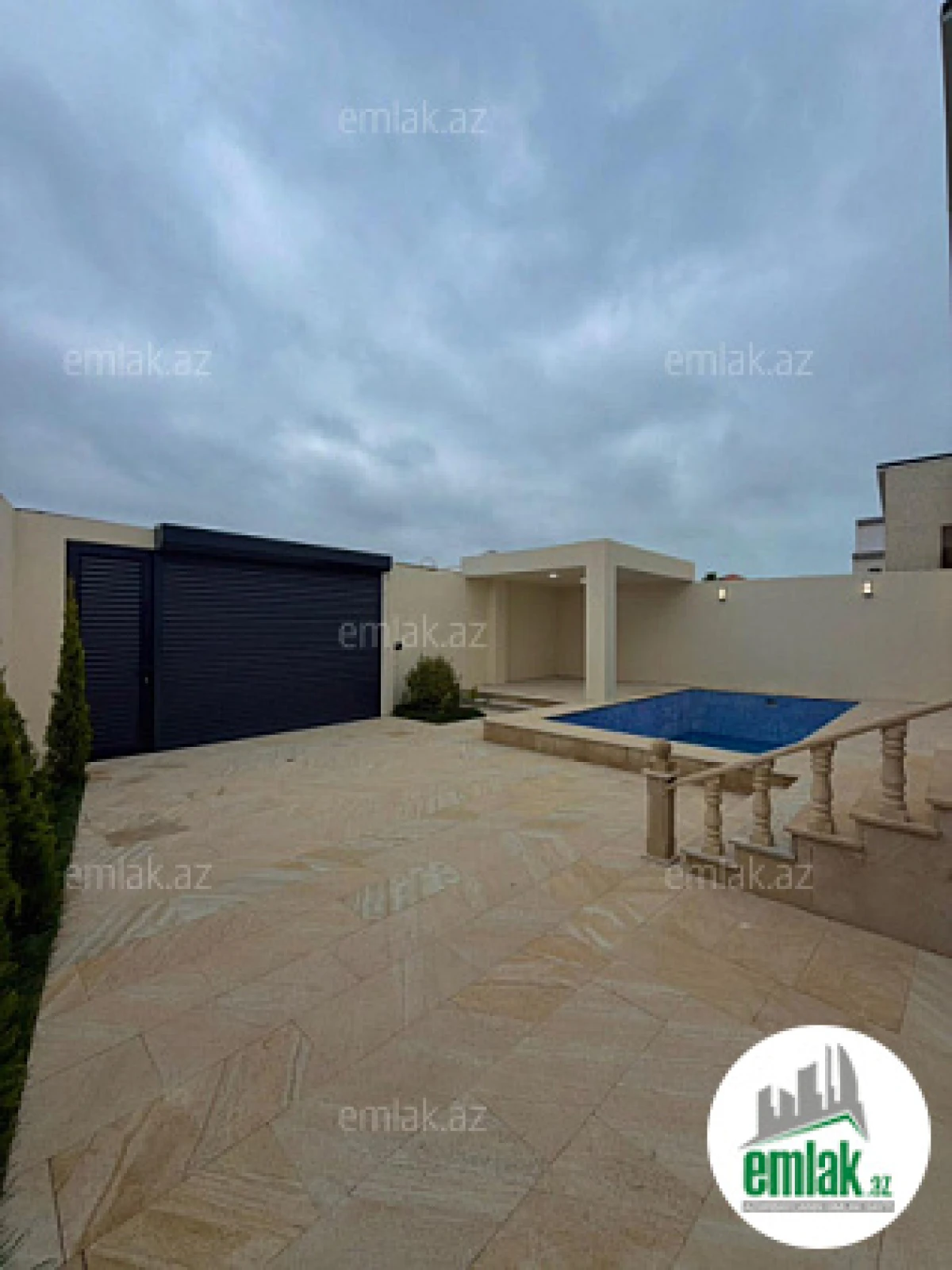 Satılır 4 otaqlı mənzil 150 m²