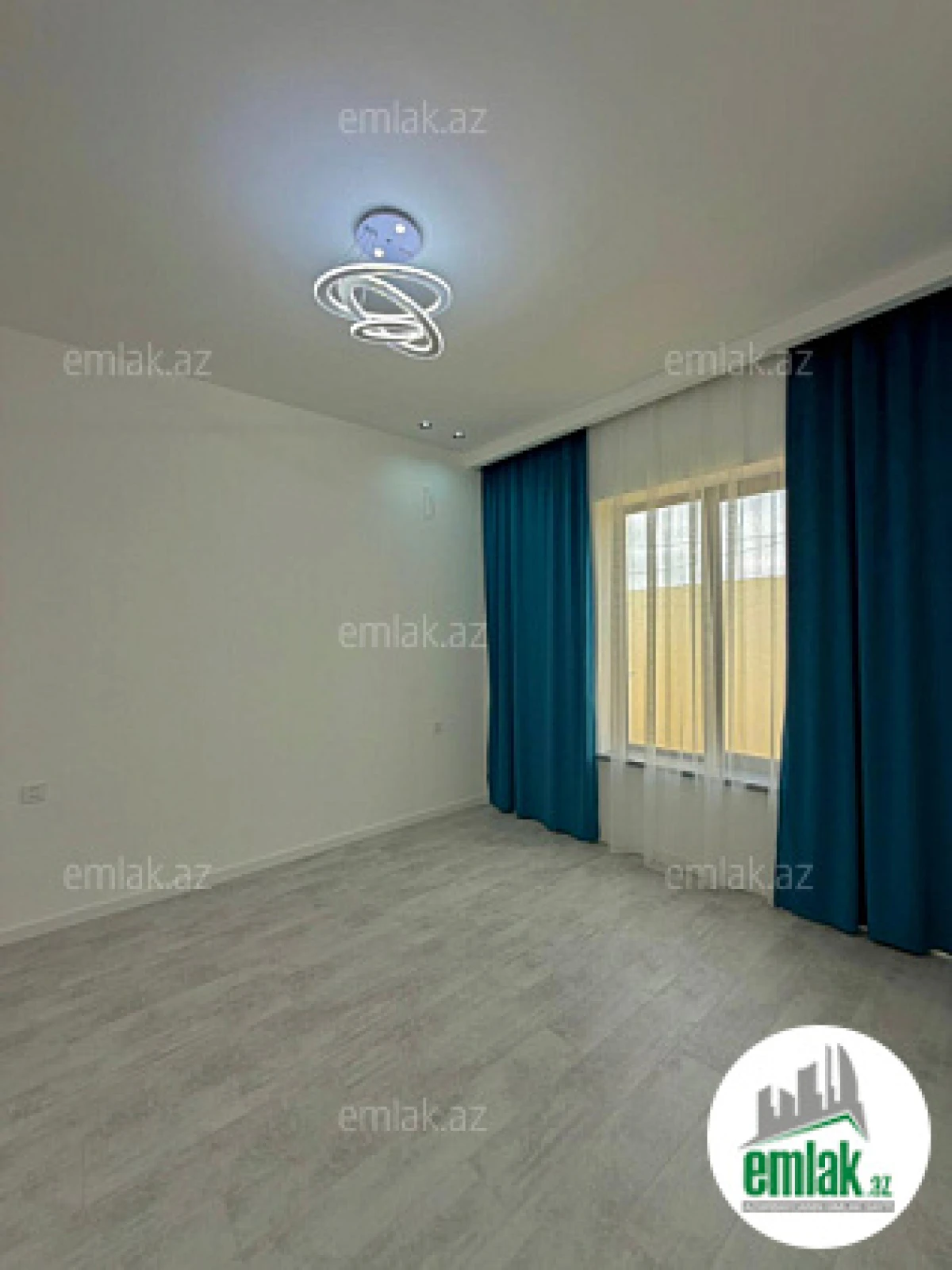 Satılır 4 otaqlı mənzil 150 m²