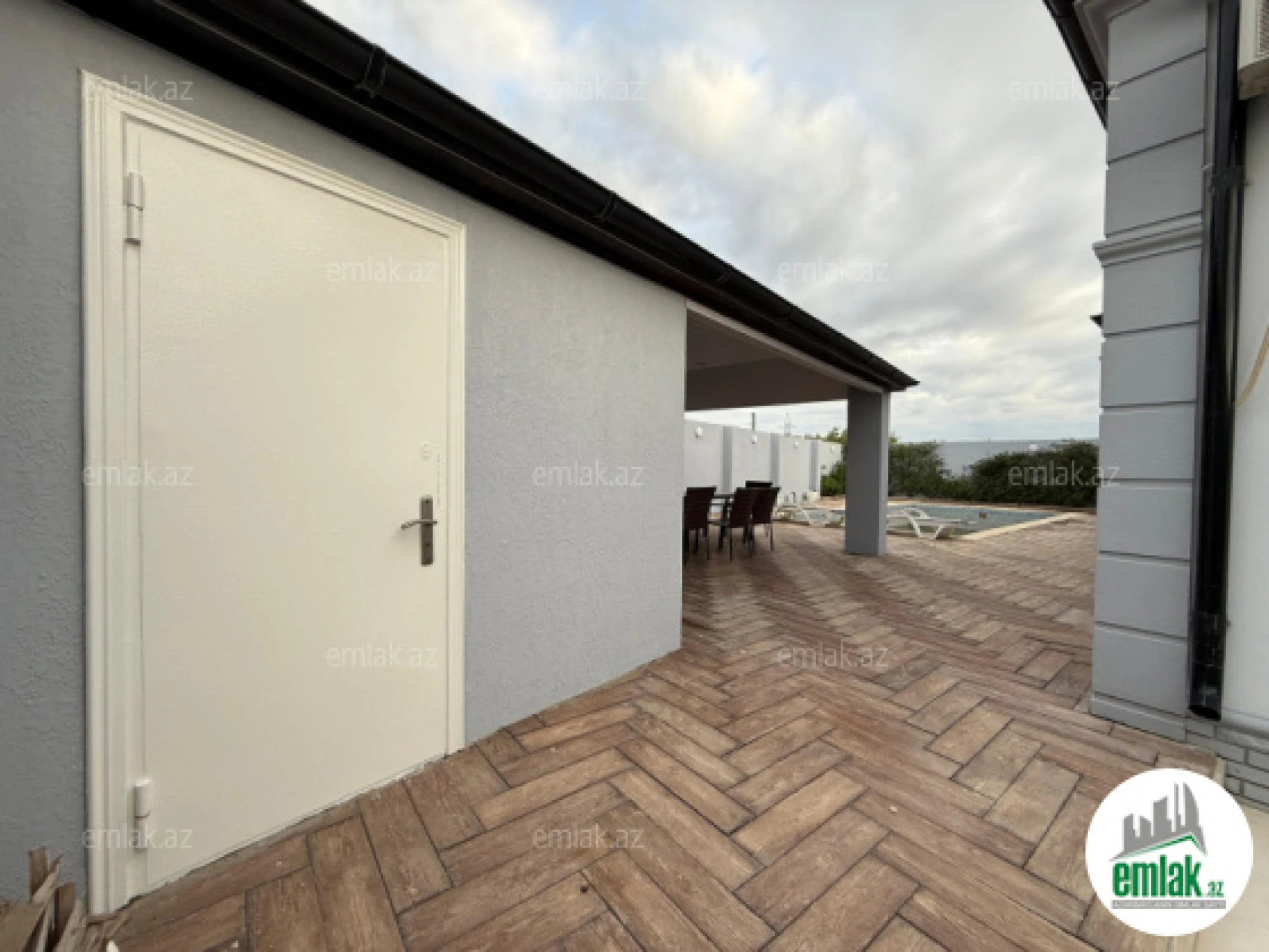 Satılır 5 otaqlı həyət evi 142 m²