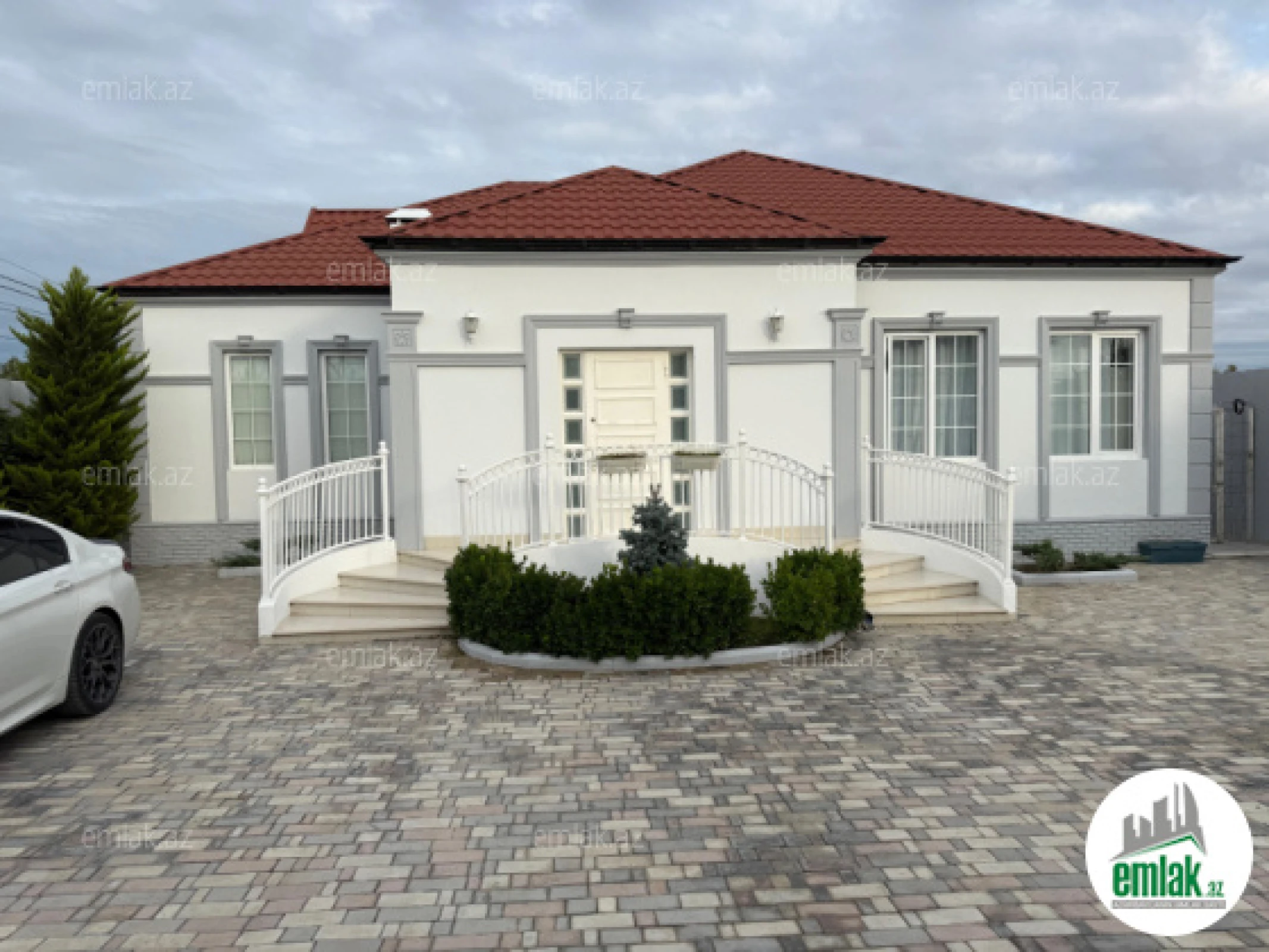 Satılır 5 otaqlı həyət evi 142 m²