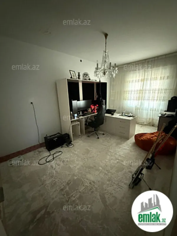 Satılır 4 otaqlı köhnə tikili 110 m²