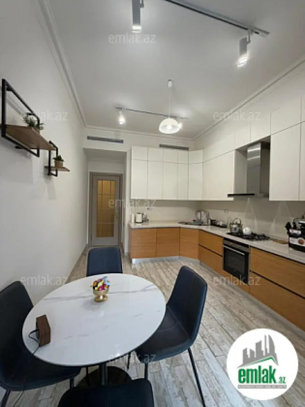 Satılır 3 otaqlı yeni tikili 130 m²