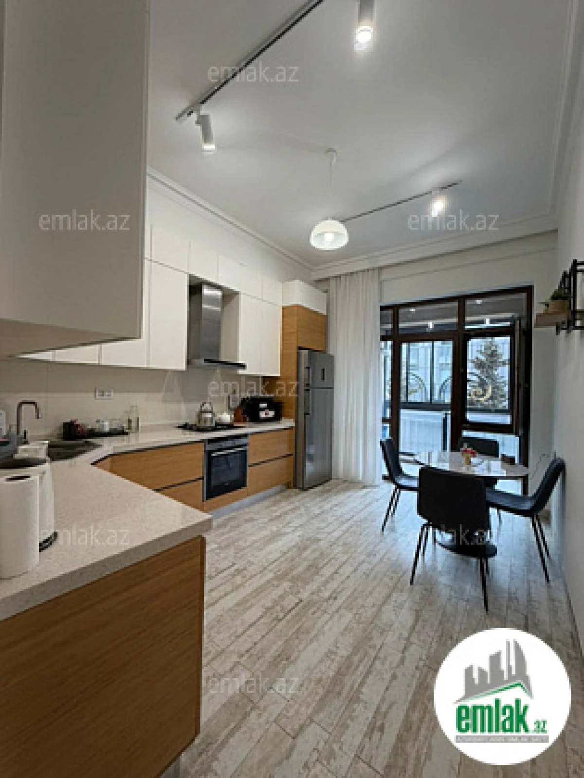 Satılır 3 otaqlı yeni tikili 130 m²