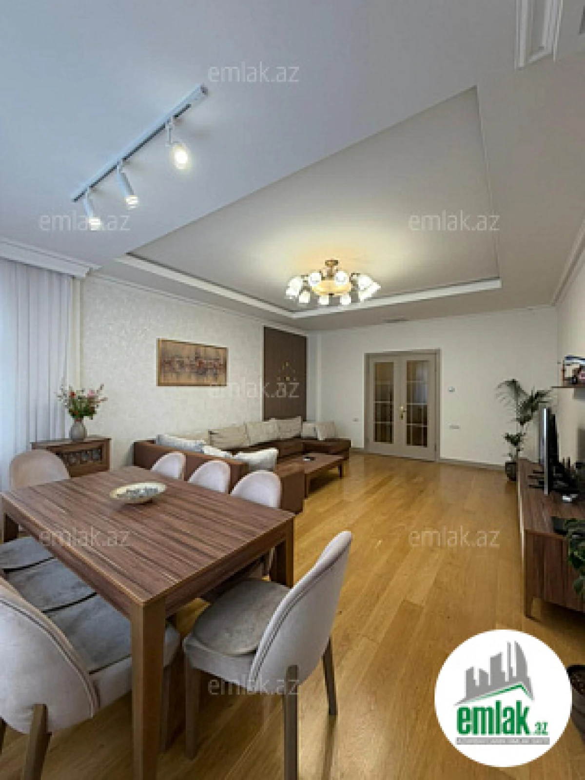 Satılır 3 otaqlı yeni tikili 130 m²
