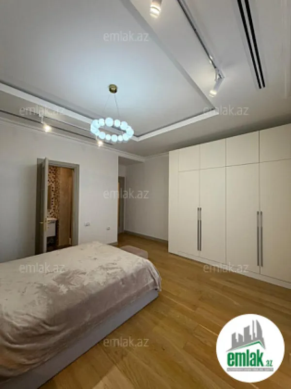 Satılır 3 otaqlı yeni tikili 130 m²
