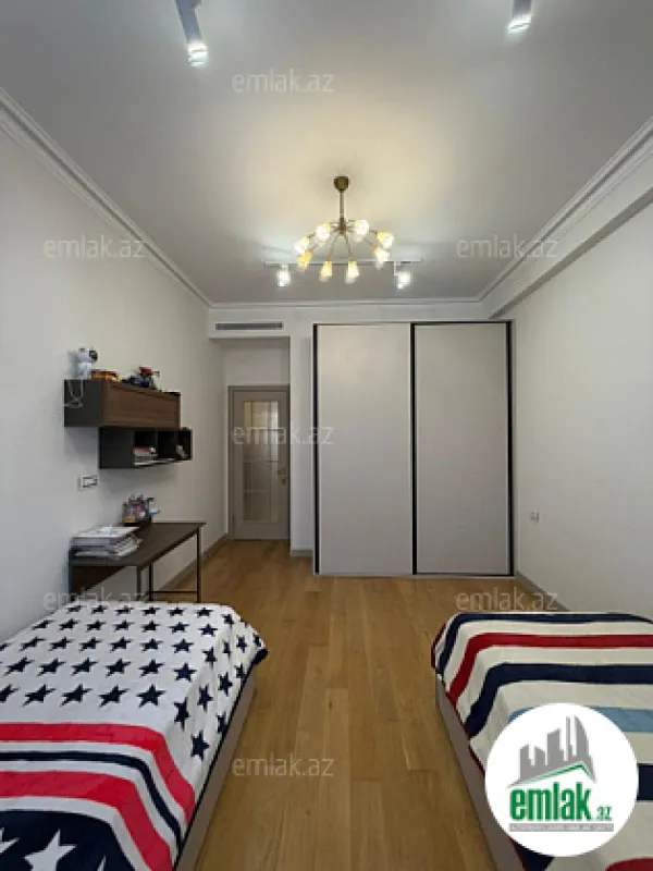 Satılır 3 otaqlı yeni tikili 130 m²
