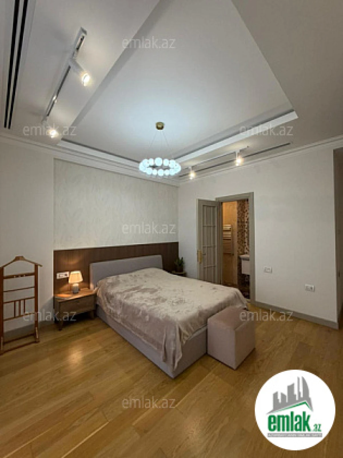 Satılır 3 otaqlı yeni tikili 130 m²