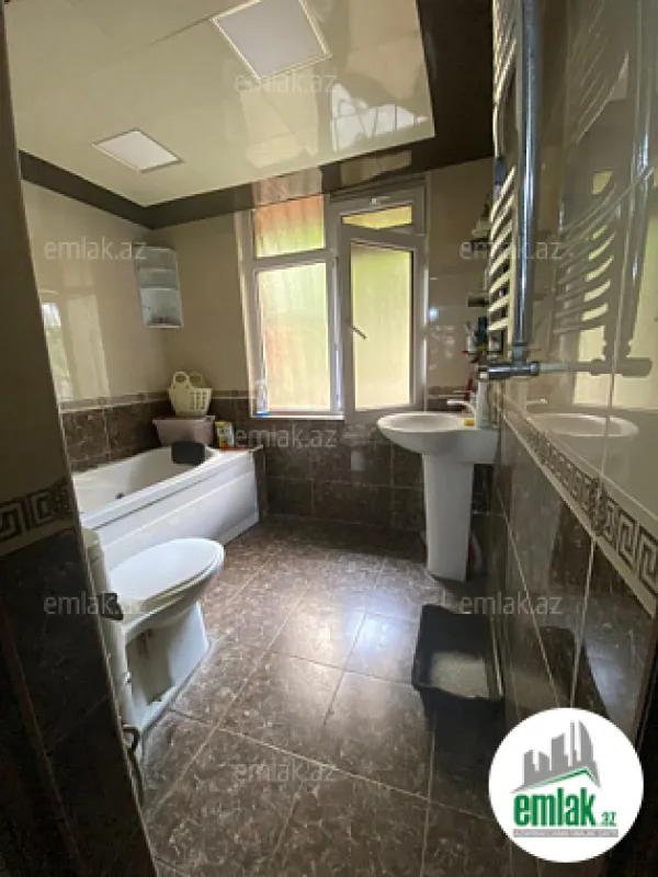 Satılır 4 otaqlı köhnə tikili 90 m²