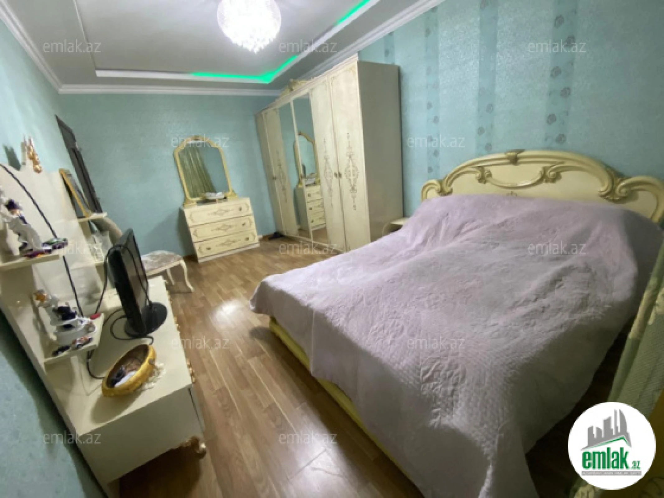 Satılır 4 otaqlı köhnə tikili 90 m²