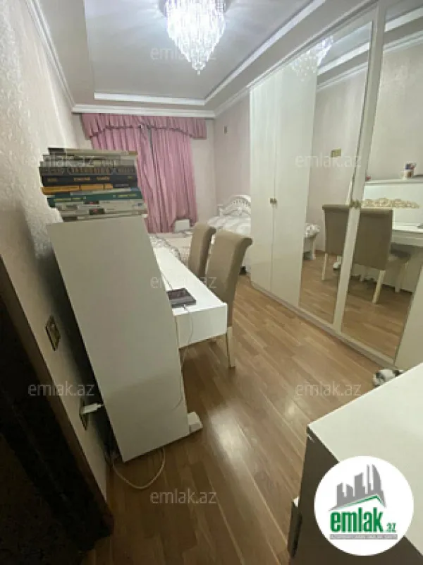 Satılır 4 otaqlı köhnə tikili 90 m²