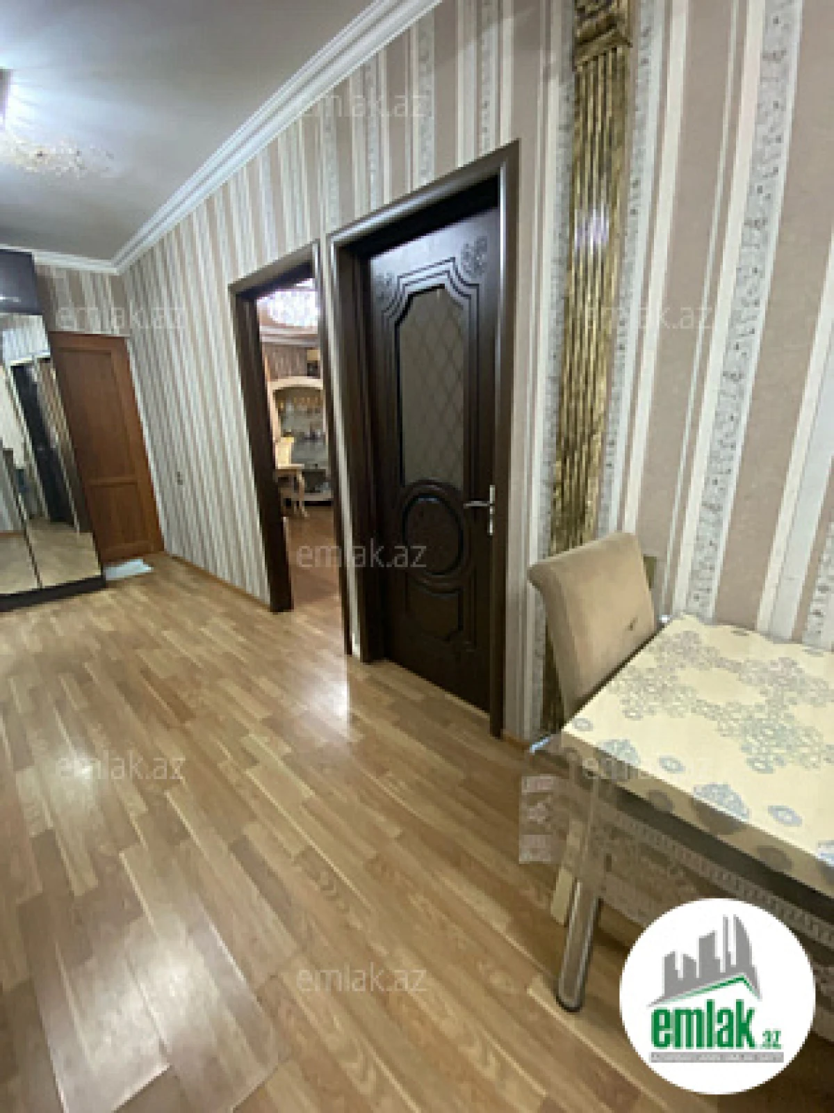 Satılır 4 otaqlı köhnə tikili 90 m²