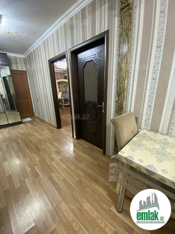 Satılır 4 otaqlı köhnə tikili 90 m²