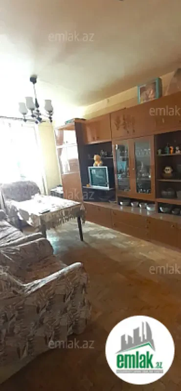 Satılır 4 otaqlı köhnə tikili 110 m²