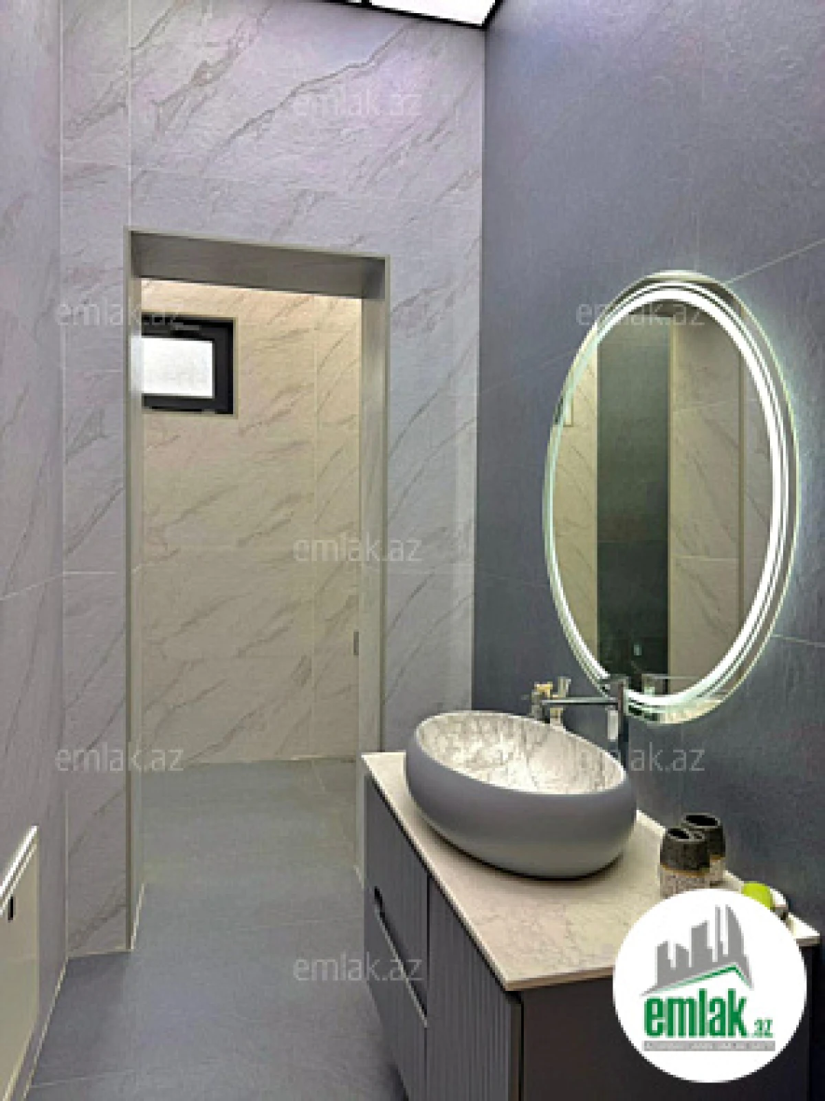 Satılır 4 otaqlı mənzil 180 m²