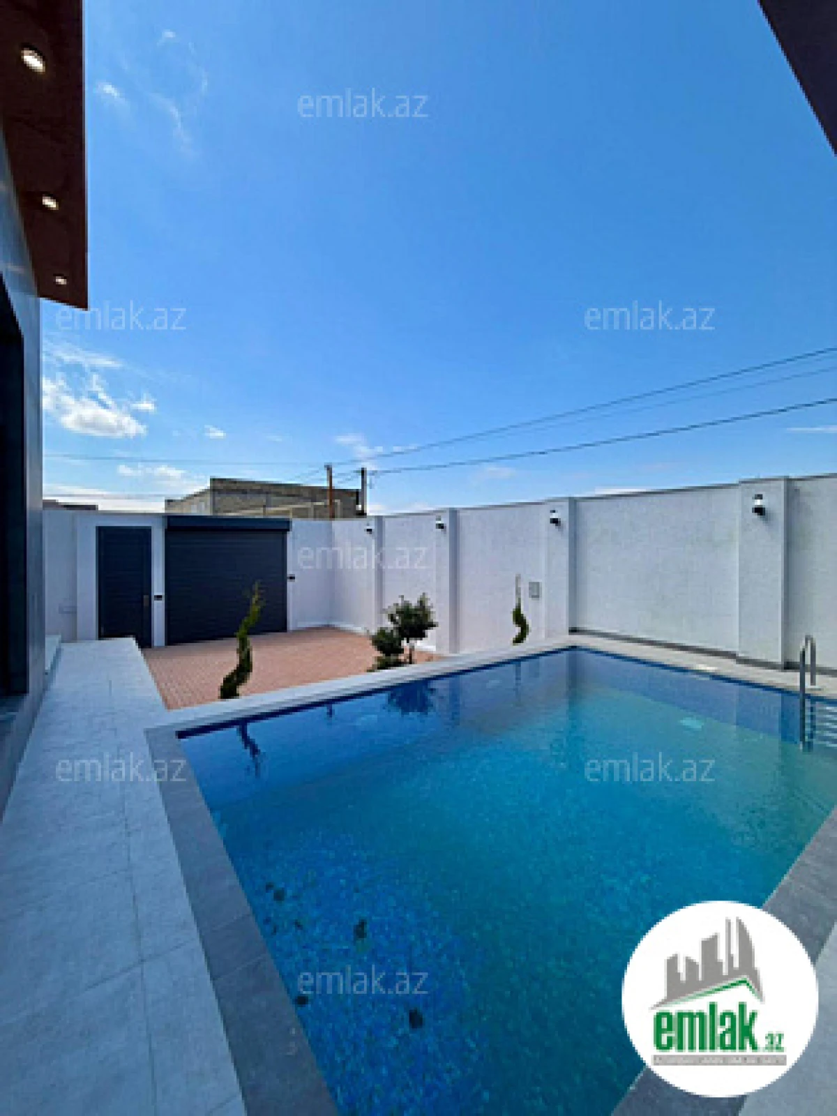 Satılır 4 otaqlı mənzil 180 m²