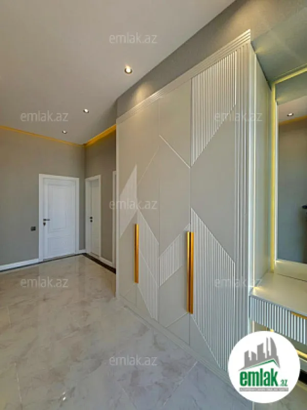 Satılır 4 otaqlı mənzil 180 m²
