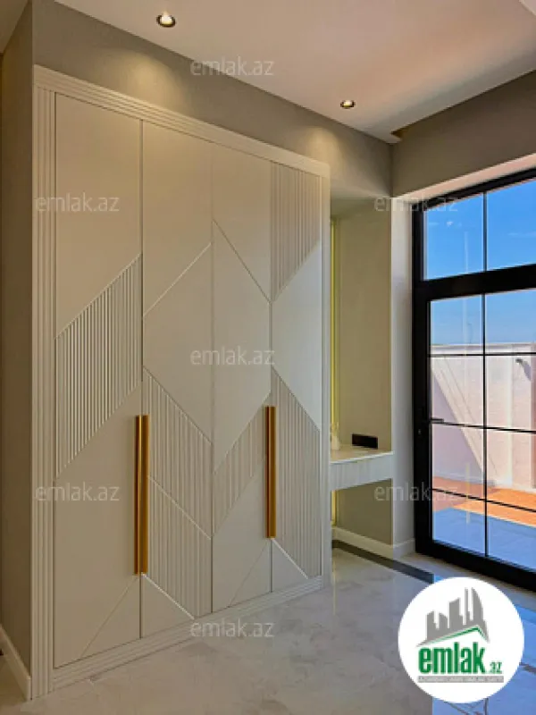 Satılır 4 otaqlı mənzil 180 m²