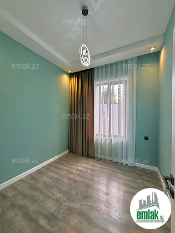 Satılır 4 otaqlı mənzil 180 m²