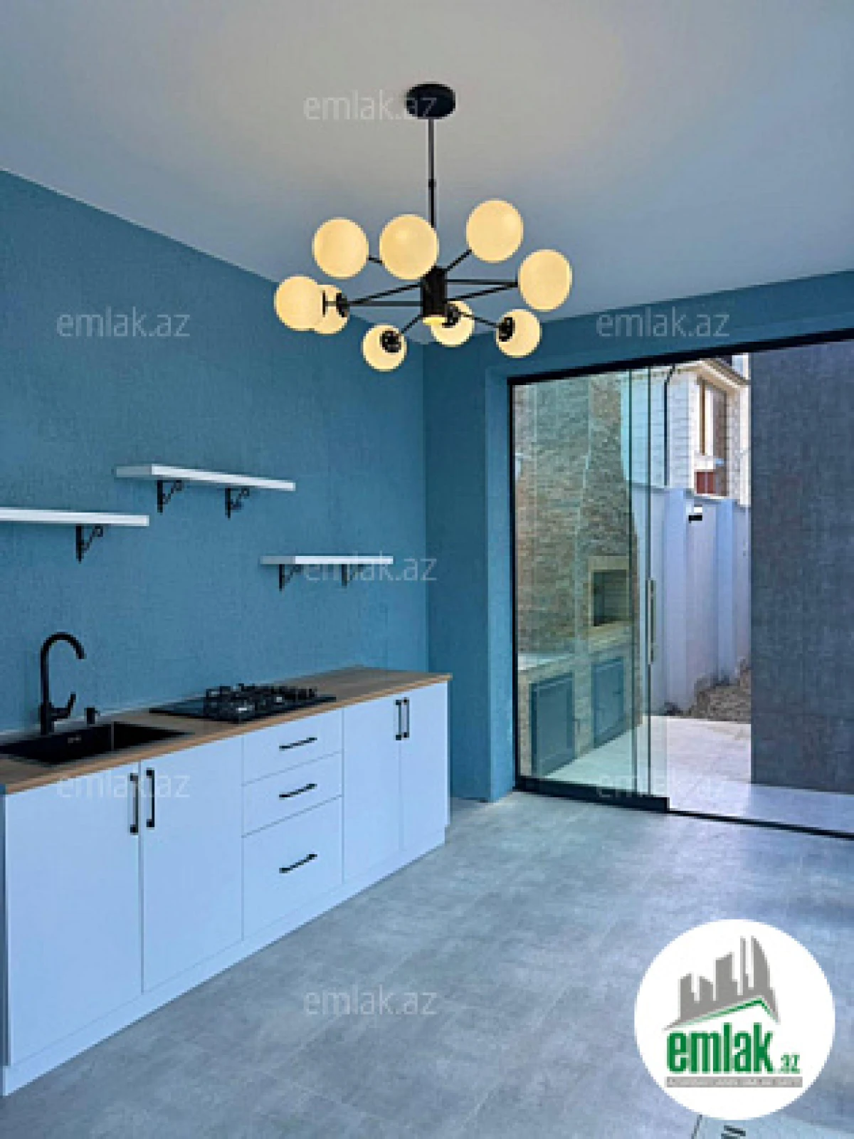 Satılır 4 otaqlı mənzil 180 m²