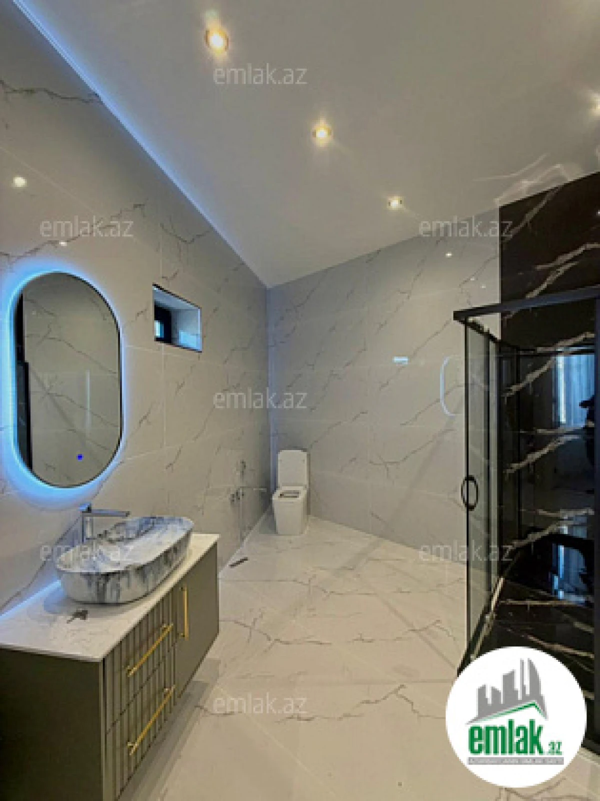 Satılır 4 otaqlı mənzil 160 m²