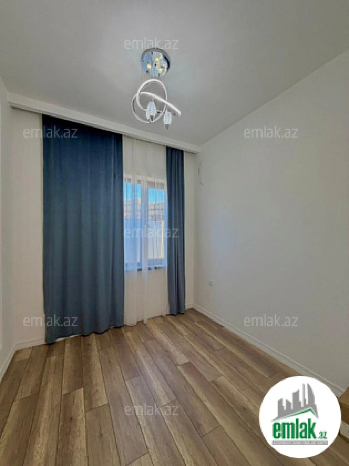 Satılır 4 otaqlı mənzil 160 m²