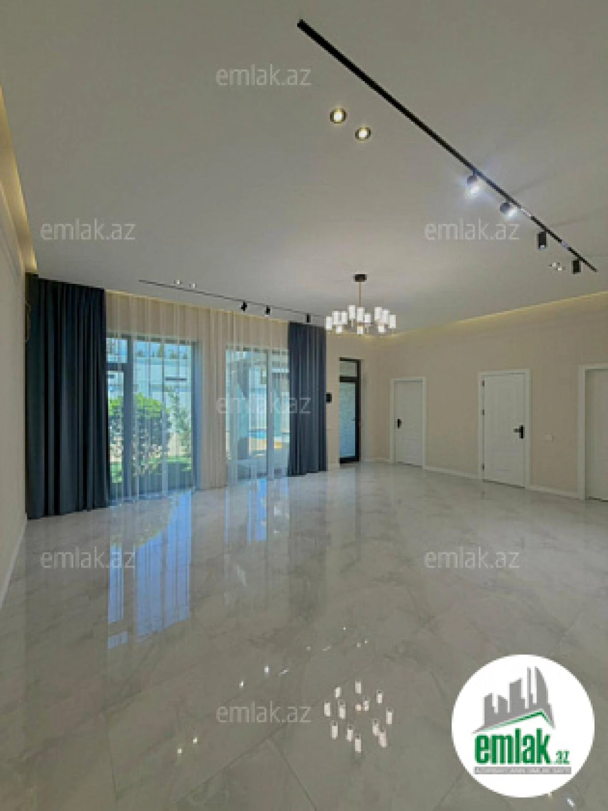Satılır 4 otaqlı mənzil 160 m²