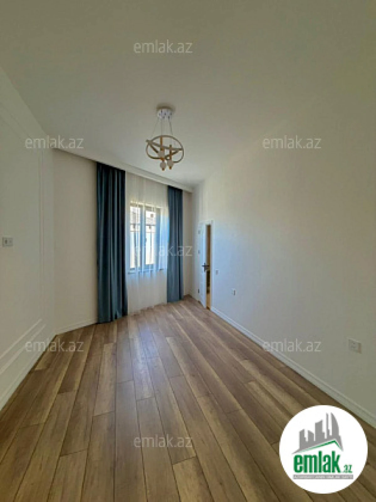 Satılır 4 otaqlı mənzil 160 m²