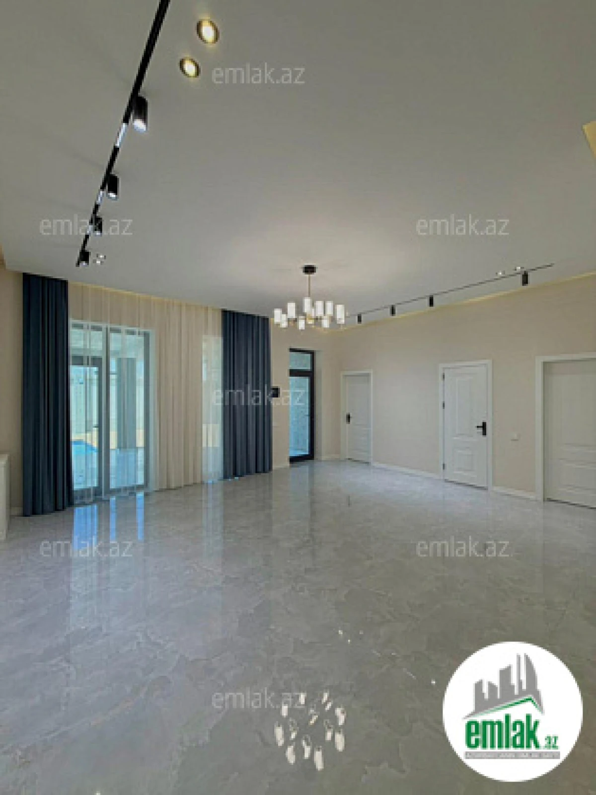 Satılır 4 otaqlı mənzil 160 m²