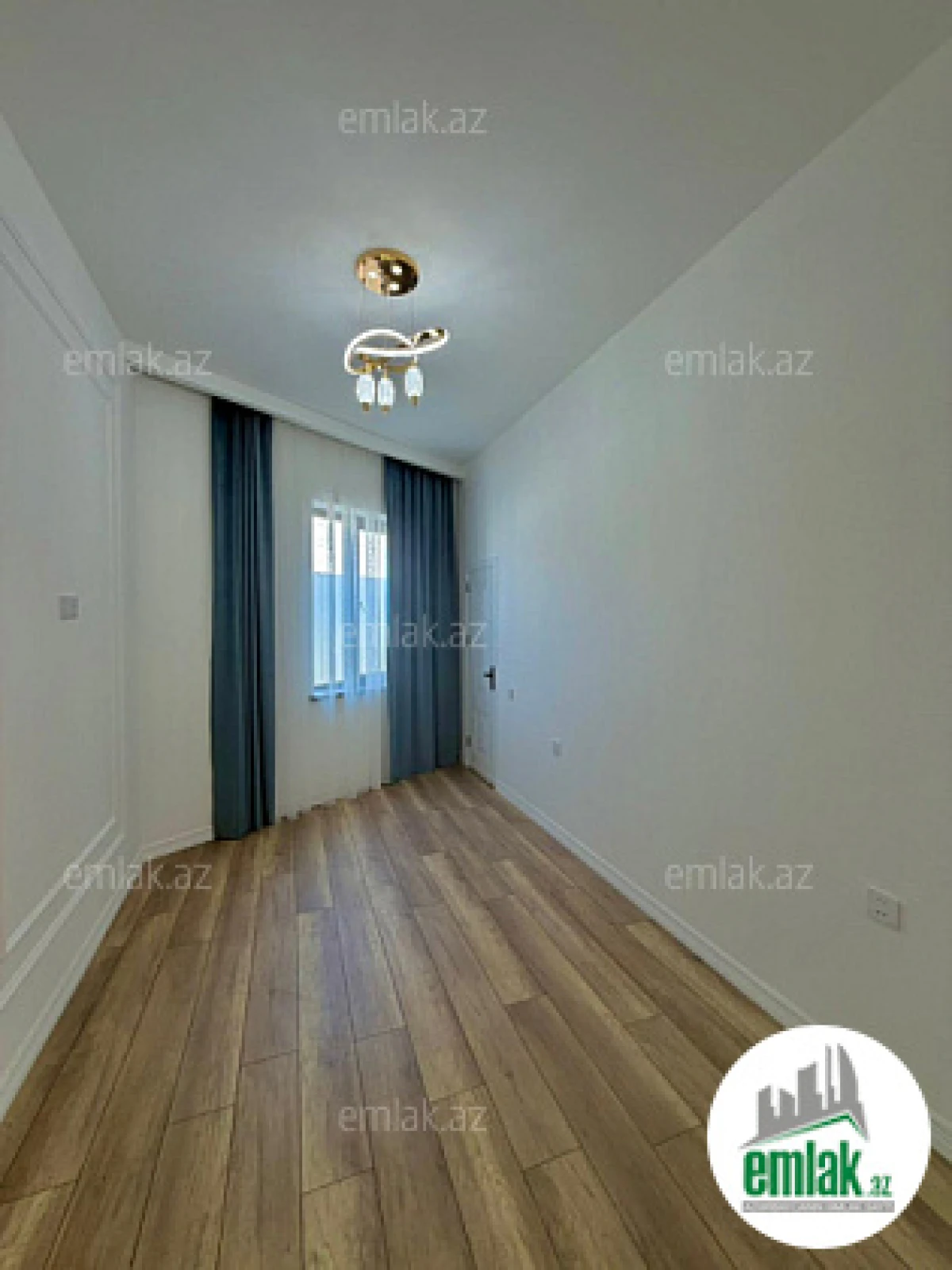 Satılır 4 otaqlı mənzil 160 m²