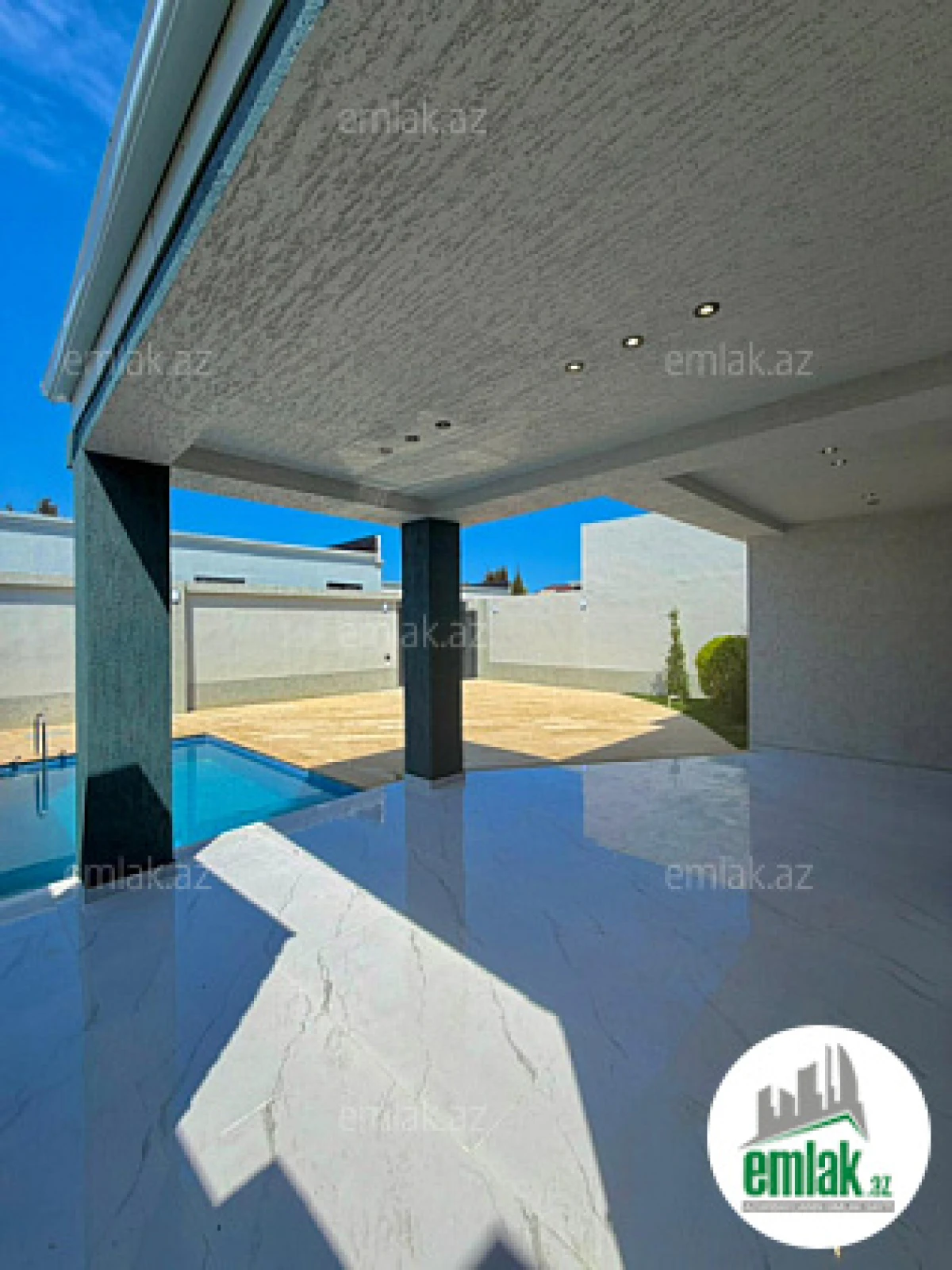 Satılır 4 otaqlı mənzil 160 m²