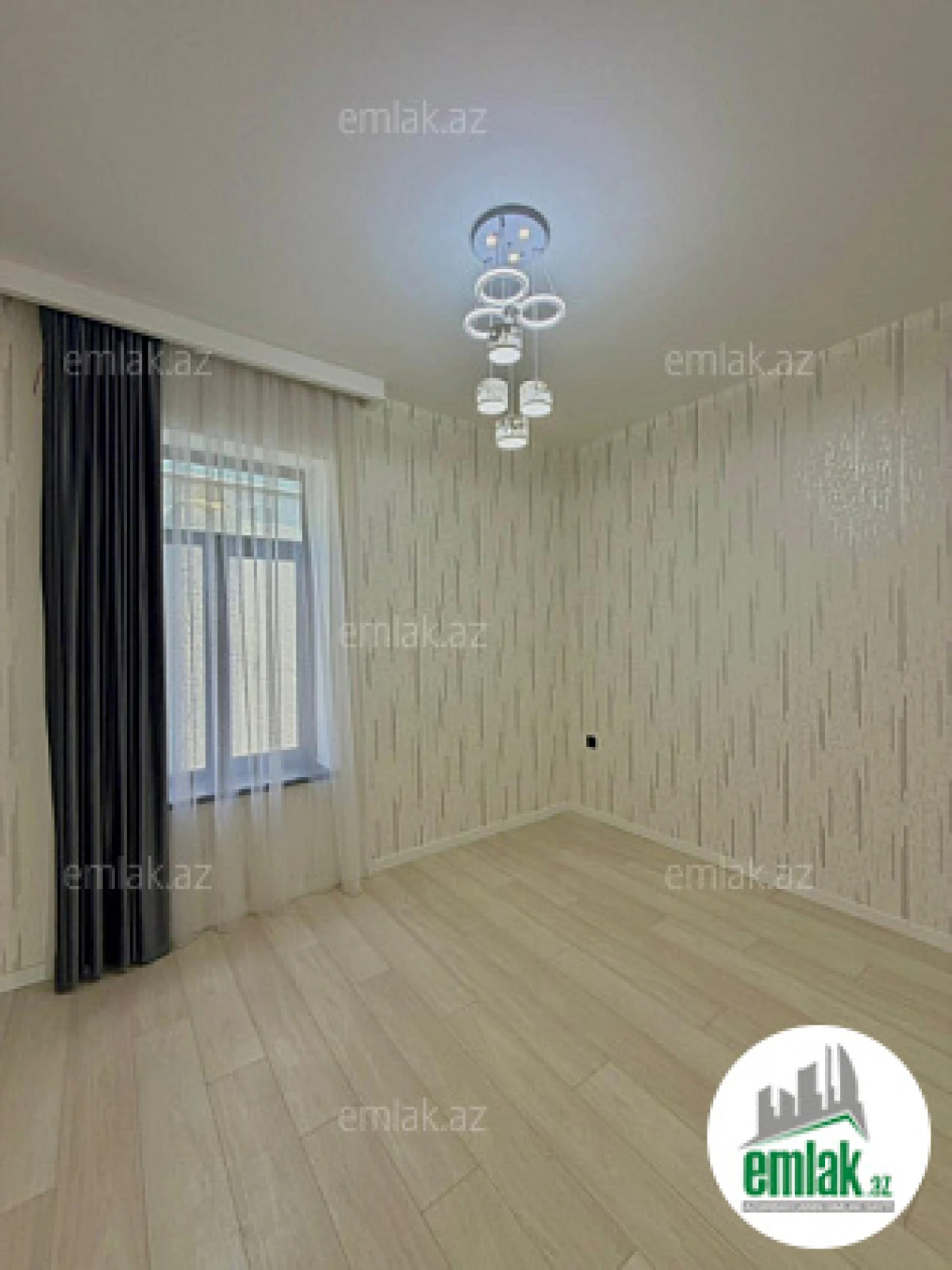 Satılır 4 otaqlı mənzil 120 m²