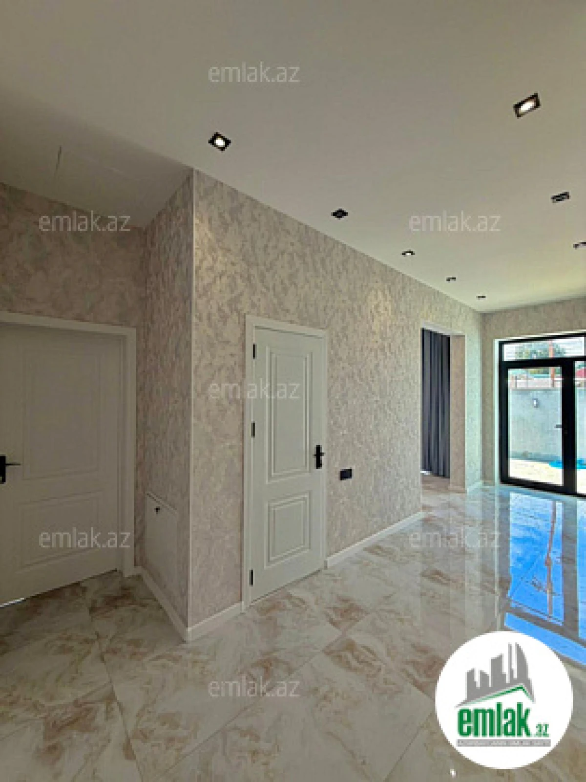 Satılır 4 otaqlı mənzil 120 m²
