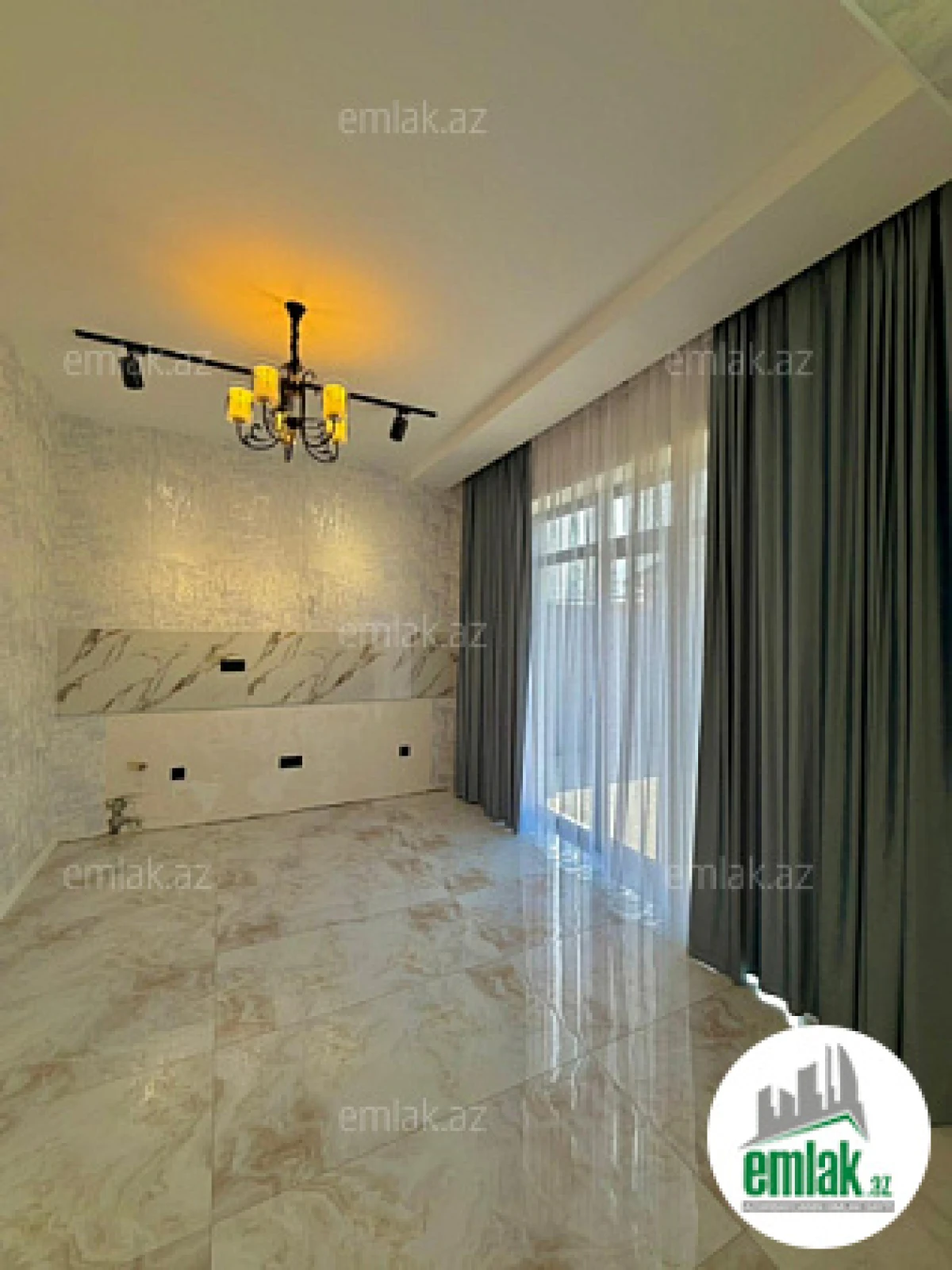 Satılır 4 otaqlı mənzil 120 m²