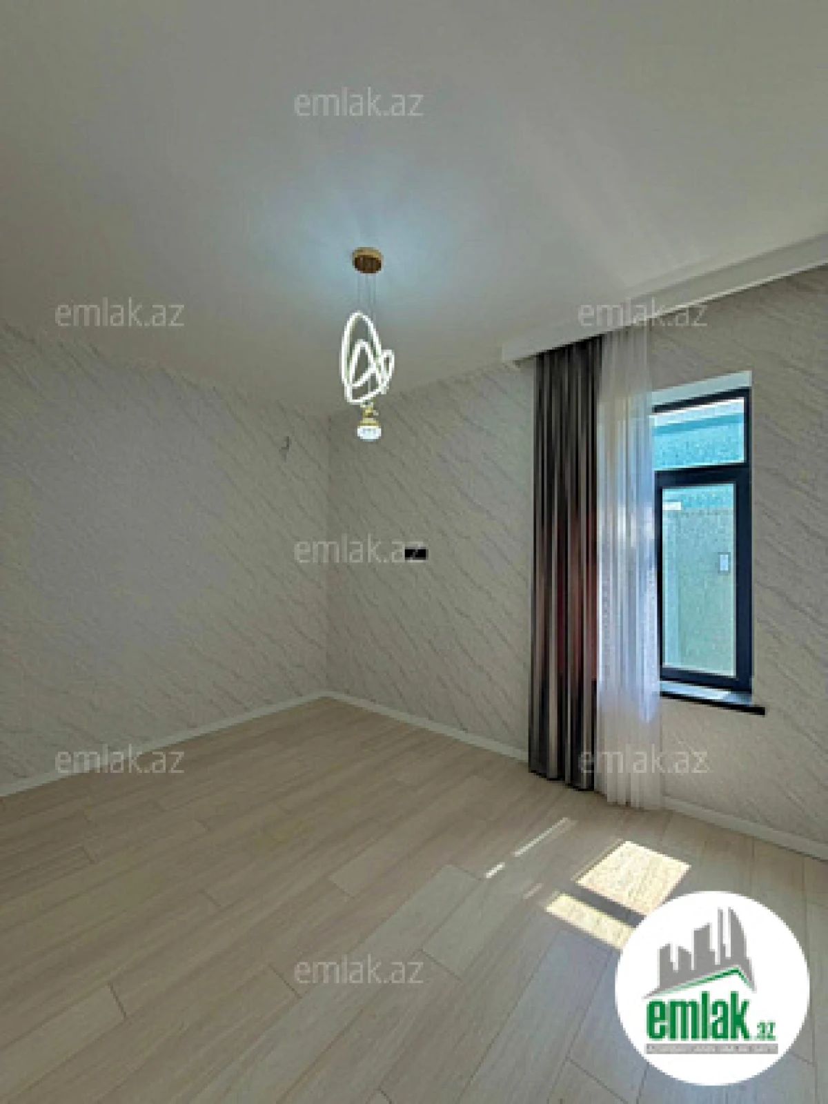 Satılır 4 otaqlı mənzil 120 m²