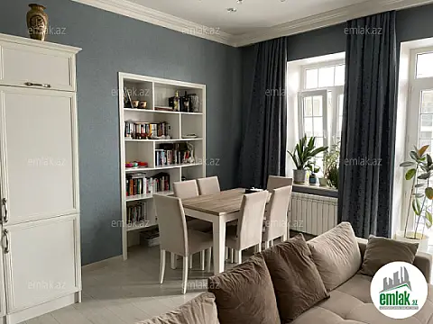 Satılır 2 otaqlı köhnə tikili 70.5 m²