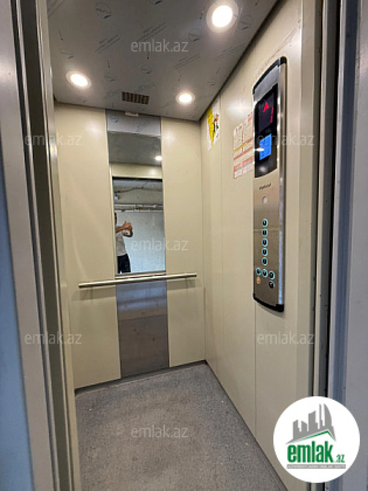 Satılır 5 otaqlı köhnə tikili 130 m²