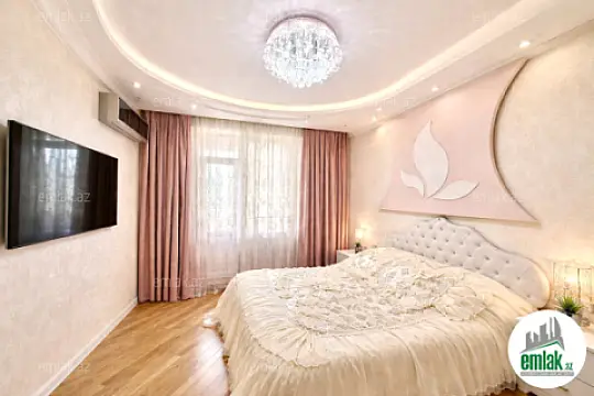 Satılır 4 otaqlı yeni tikili 160 m²