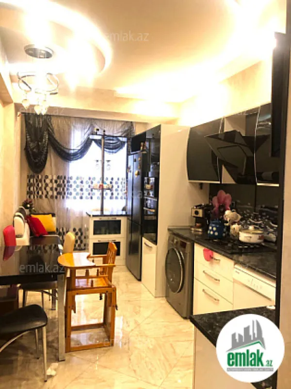 Satılır 4 otaqlı yeni tikili 160 m²