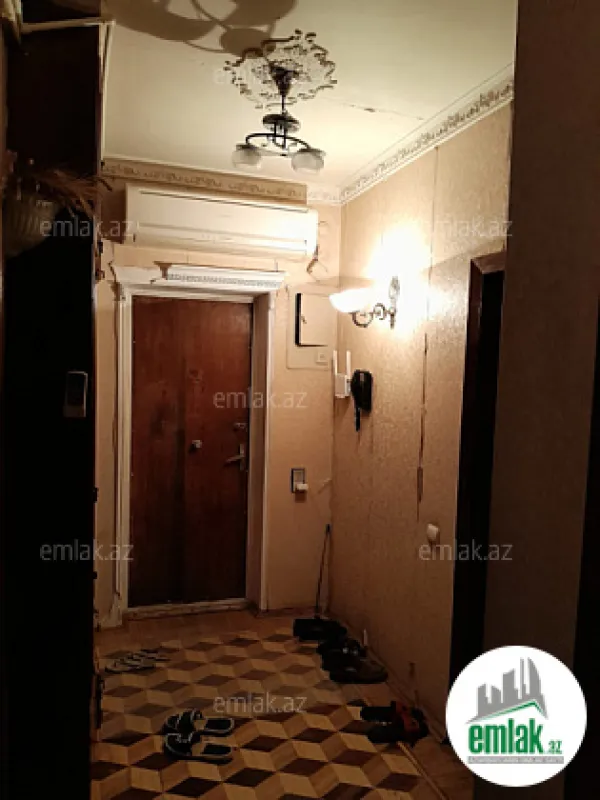 Satılır 5 otaqlı köhnə tikili 130 m²