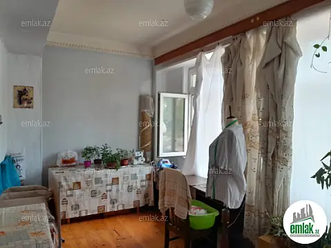 Satılır 5 otaqlı köhnə tikili 130 m²