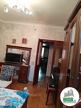 Satılır 5 otaqlı köhnə tikili 130 m²