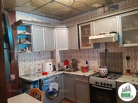Satılır 5 otaqlı köhnə tikili 130 m²