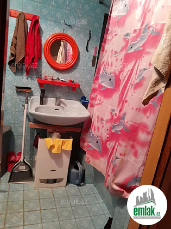 Satılır 5 otaqlı köhnə tikili 130 m²