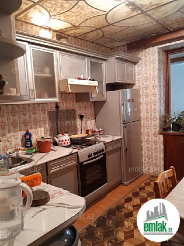 Satılır 5 otaqlı köhnə tikili 130 m²
